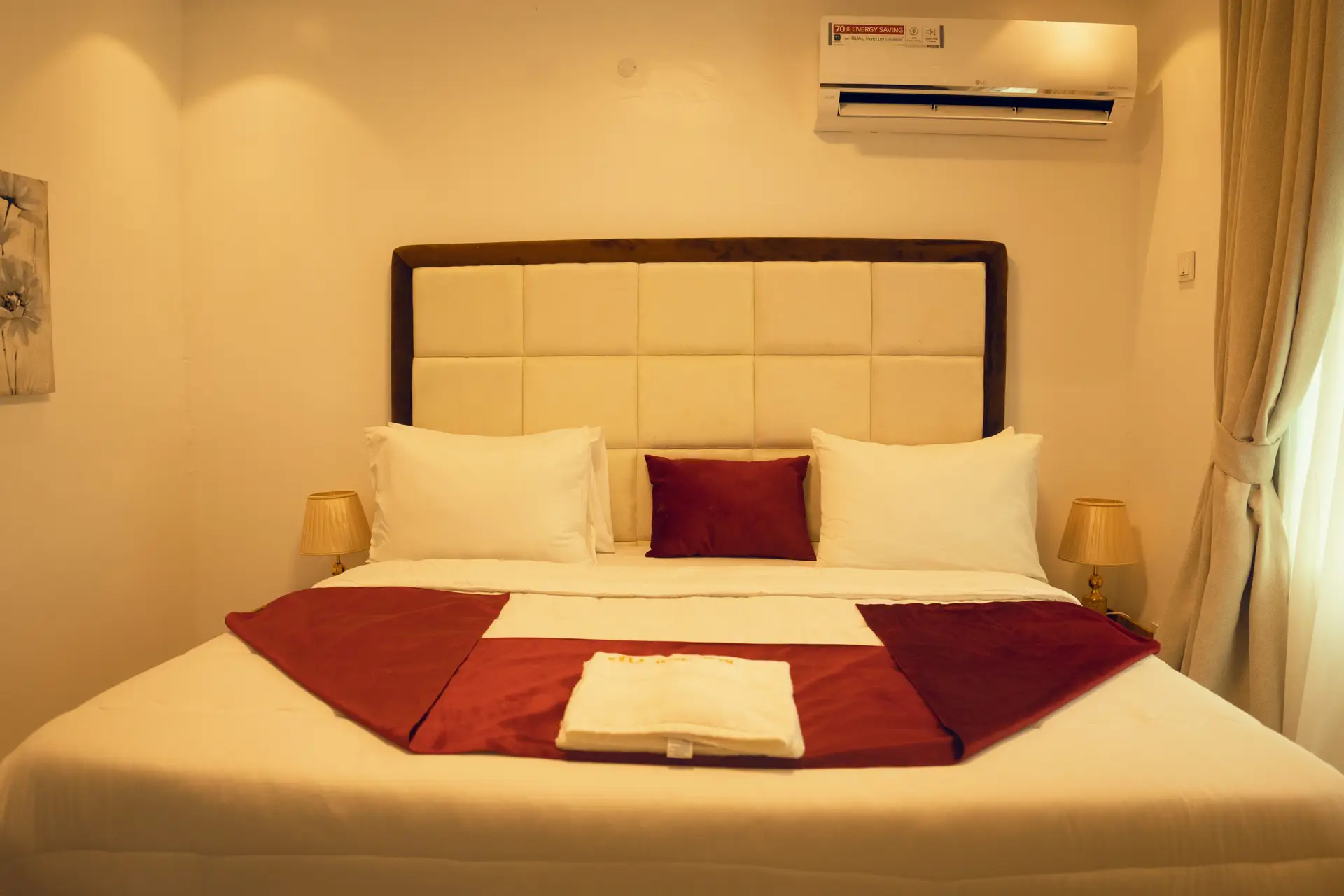 Picture showing the Homeworth Hotel Bedroom