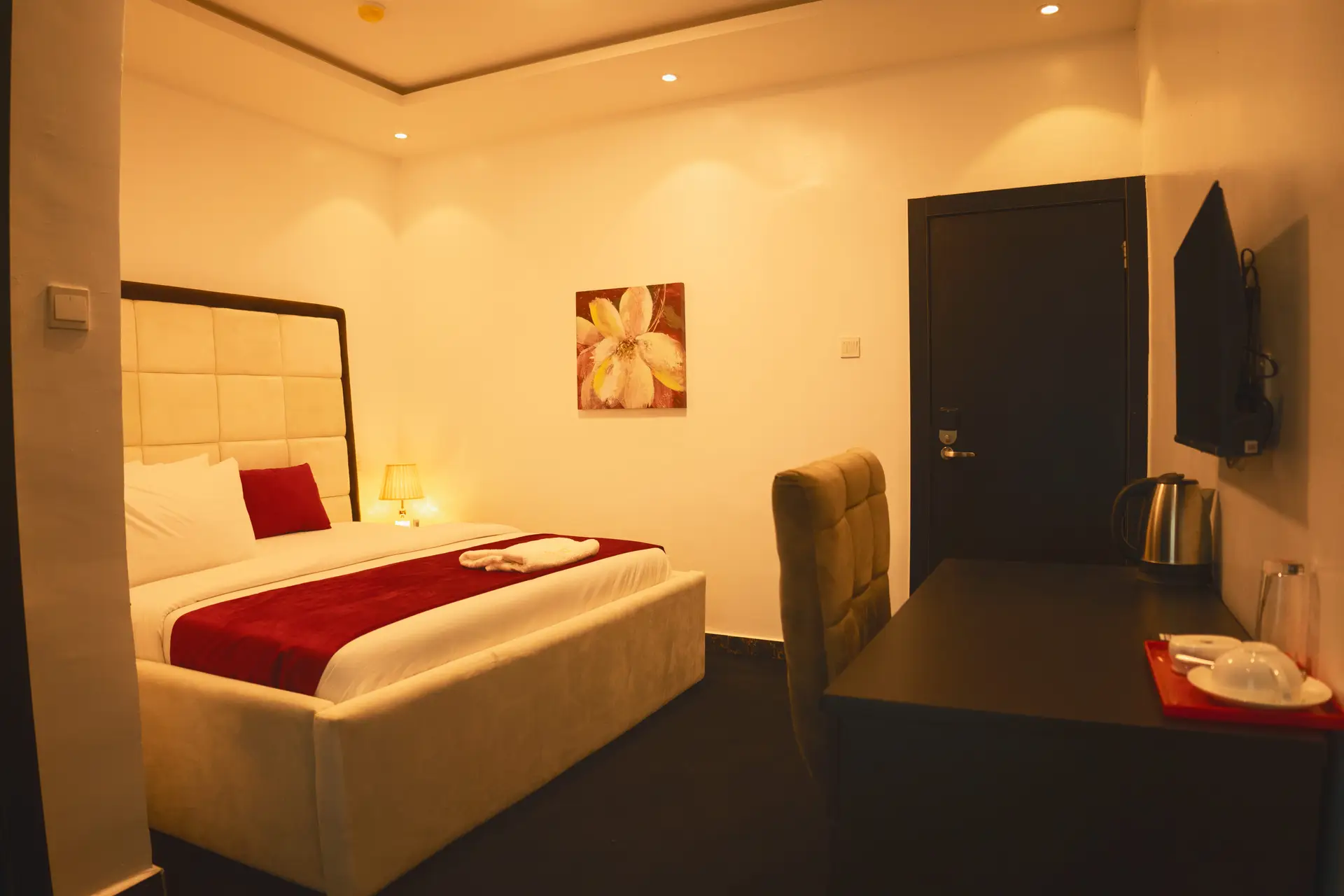 Picture showing a Bed Room of Homeworth Hotel