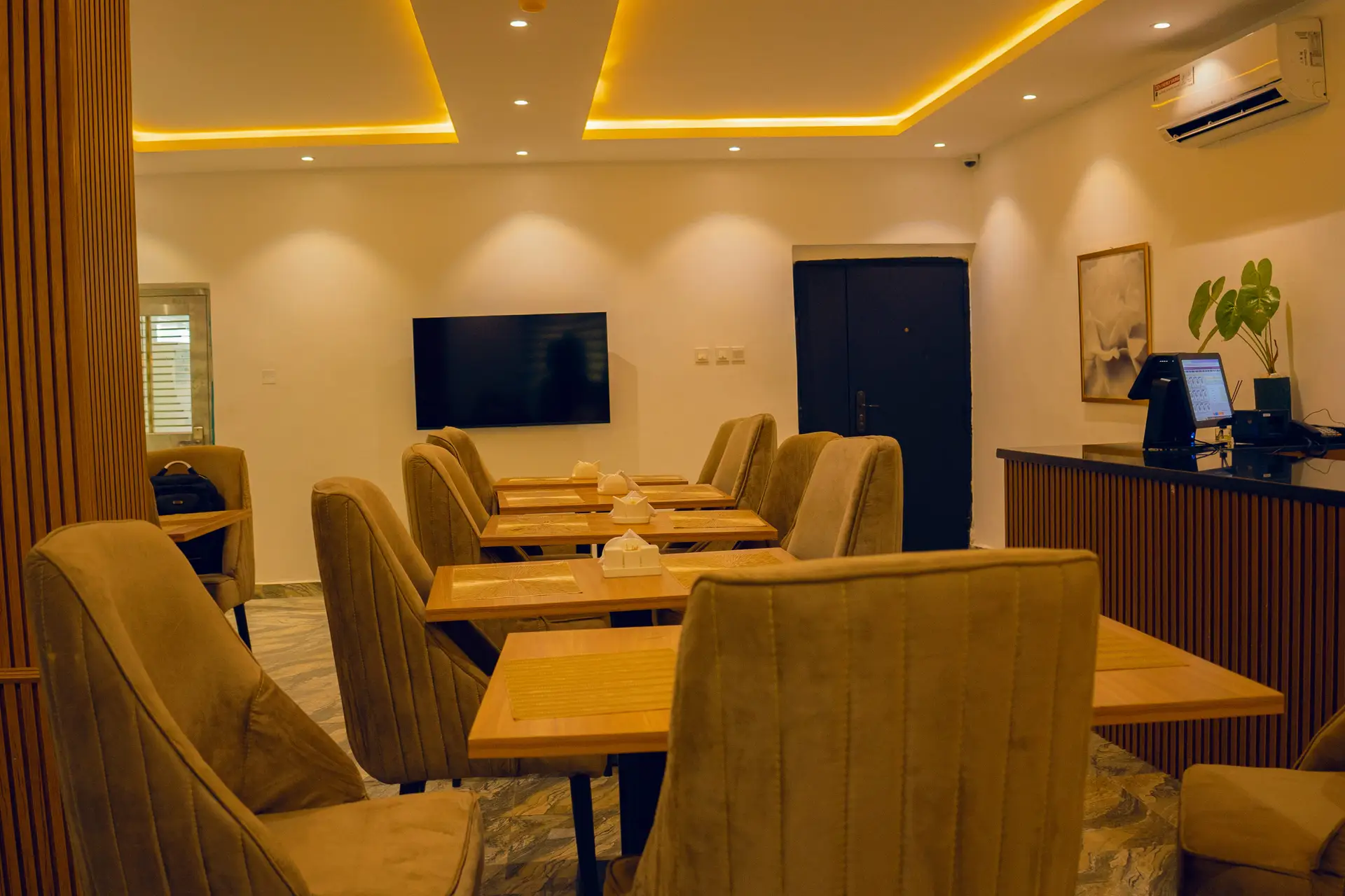 Picture showing the fine dining at Homeworth Hotel
